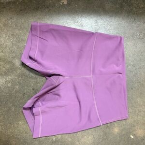 Lululemon says size 8 bike shirts 6 inch